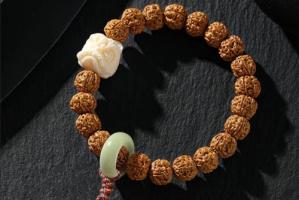 菩提手串戴在左手还是右手