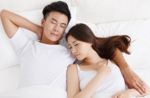 男左女右睡觉是按床头分吗