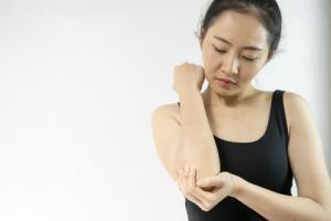 右手臂上有一颗痣代表什么