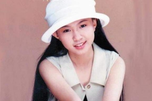 歌手卓依婷名字测算